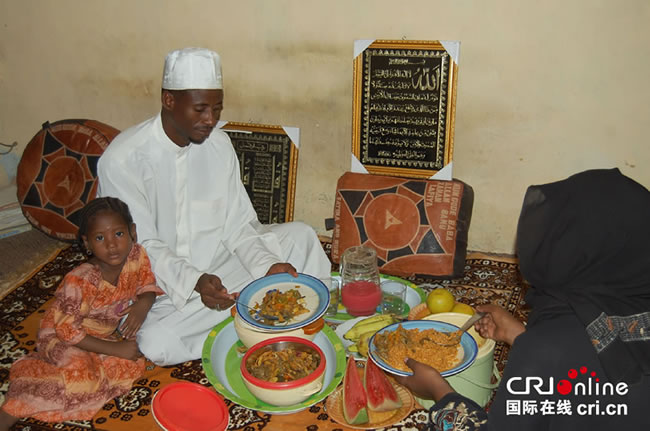 尼日利亞北部豪薩族穆斯林齋月里的一天 
