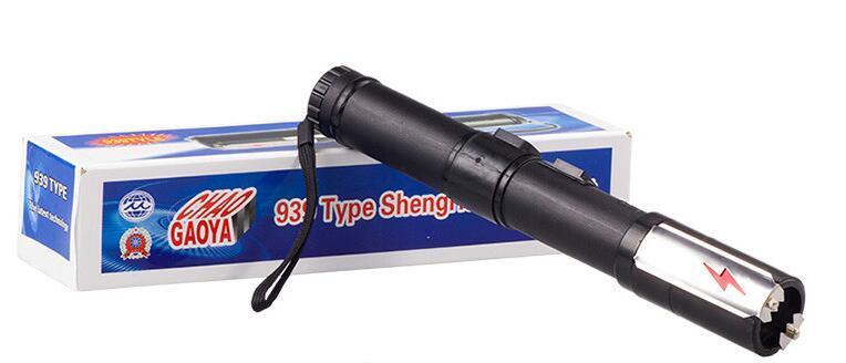女性如何使用電擊棒防身？